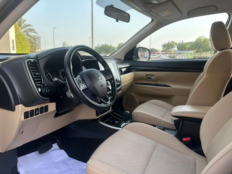 Gcc Mitsubishi Outlander GLX 2021 Model 2.4L 7 Seater 4WD Full service in showroom : Titanium Grey Color 63445 kms Available with Cash & Bank finance.