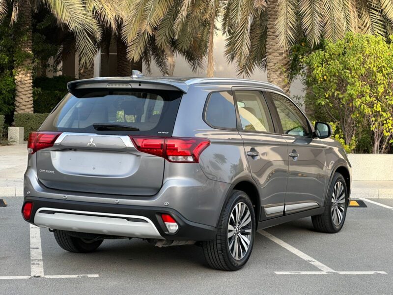 Gcc Mitsubishi Outlander GLX 2021 Model 2.4L 7 Seater 4WD Full service in showroom : Titanium Grey Color 63445 kms Available with Cash & Bank finance.