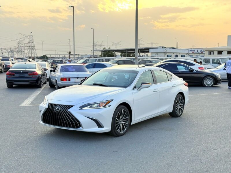 2024 LEXUS ES300 HYBRID AWD 2.5L CLEAN TITLE KM: 1200 ONLY