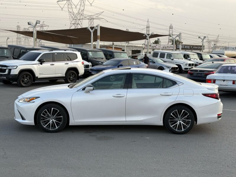 2024 LEXUS ES300 HYBRID AWD 2.5L CLEAN TITLE KM: 1200 ONLY