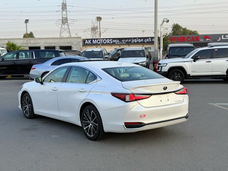 2024 LEXUS ES300 HYBRID AWD 2.5L CLEAN TITLE KM: 1200 ONLY