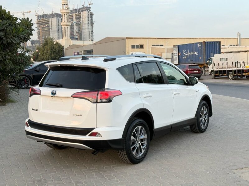 2018 TOYOTA RAV 4 HYBRID XLE