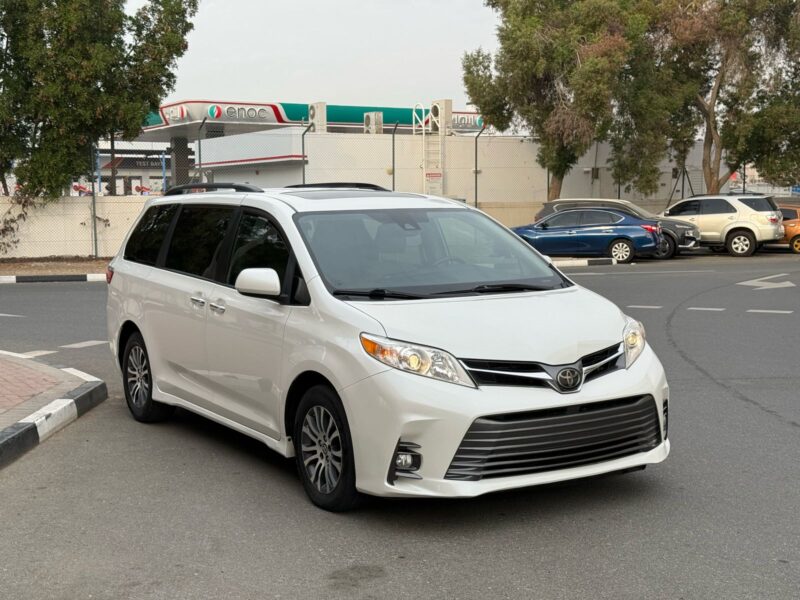 2019 TOYOTA SIENNA LIMITED SUNROOF MILES: 44000