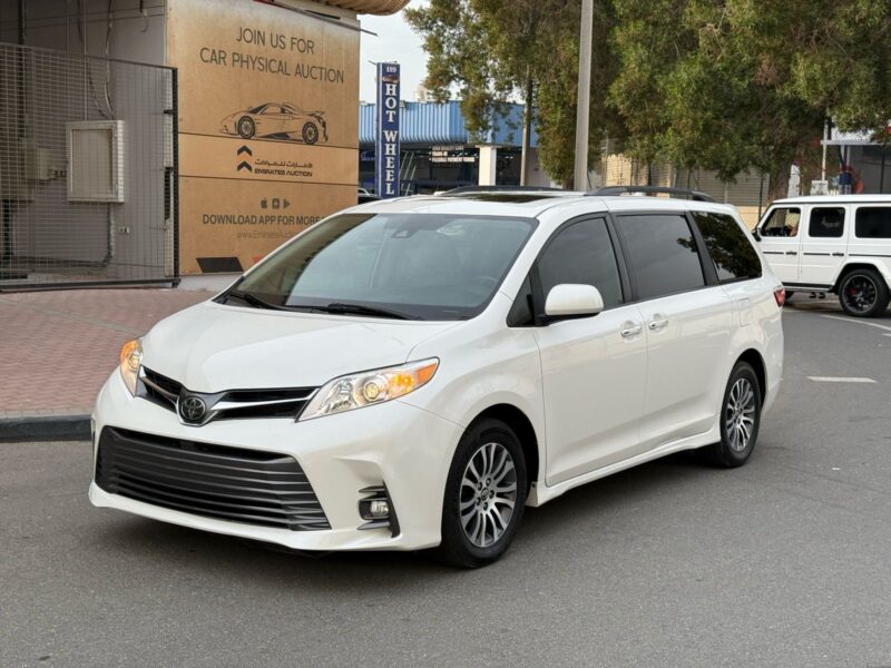 2019 TOYOTA SIENNA LIMITED SUNROOF MILES: 44000