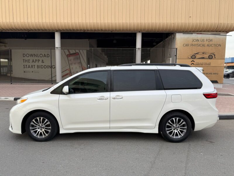2019 TOYOTA SIENNA LIMITED SUNROOF MILES: 44000