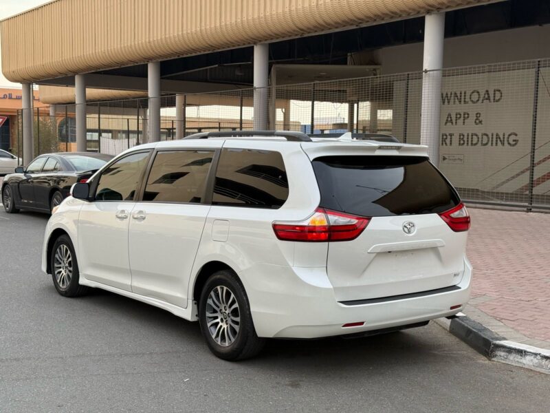 2019 TOYOTA SIENNA LIMITED SUNROOF MILES: 44000