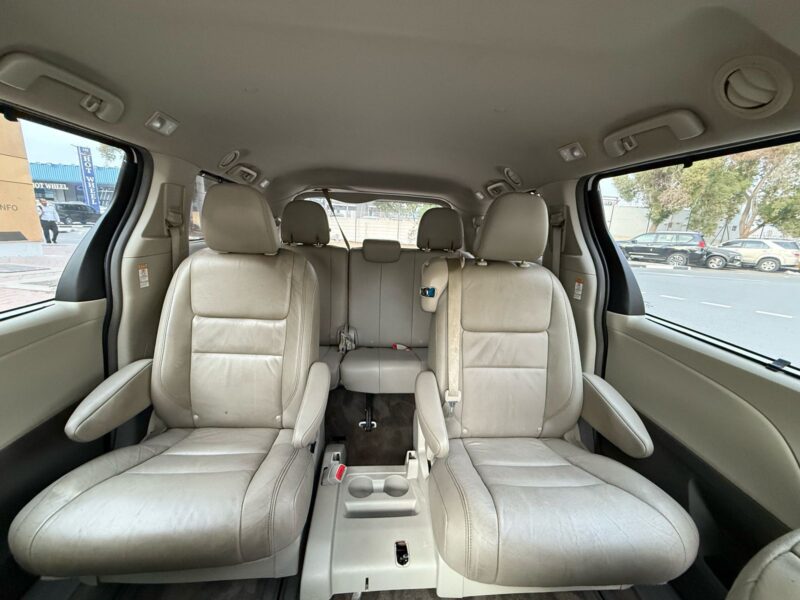 2019 TOYOTA SIENNA LIMITED SUNROOF MILES: 44000