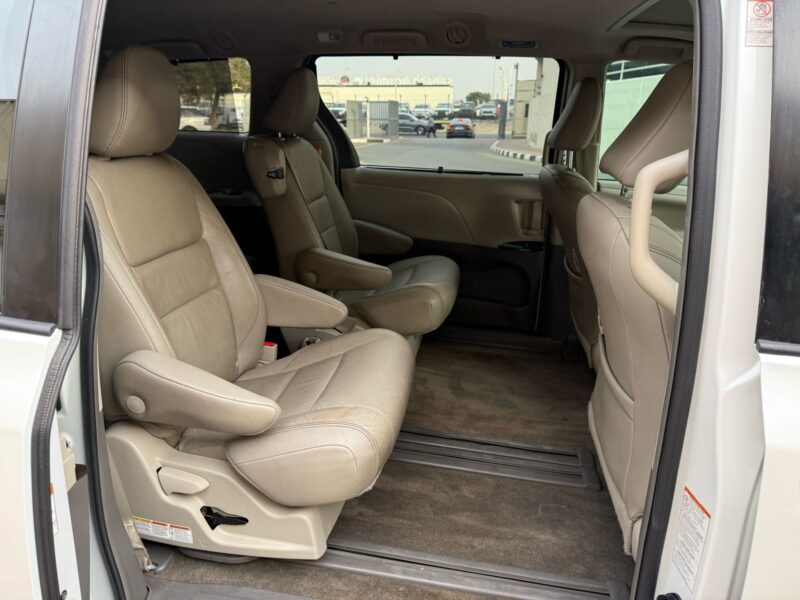 2019 TOYOTA SIENNA LIMITED SUNROOF MILES: 44000