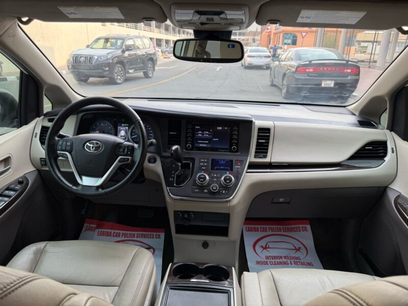 2019 TOYOTA SIENNA LIMITED SUNROOF MILES: 44000