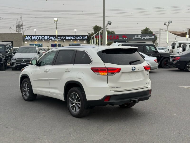 2017 TOYOTA HIGHLANDER XLE HYBRID V6 - 3.5L Miles: 70000