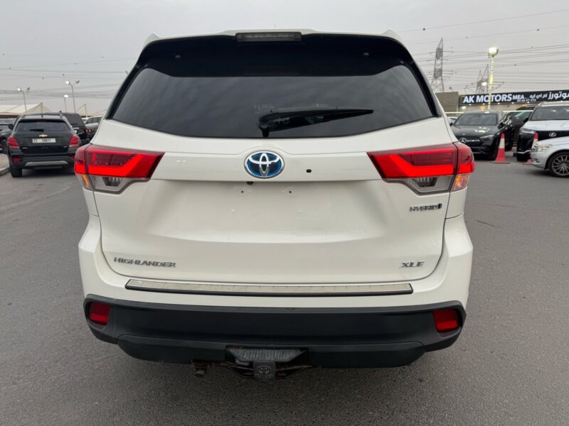 2017 TOYOTA HIGHLANDER XLE HYBRID V6 - 3.5L Miles: 70000