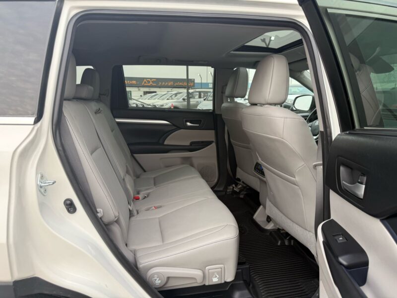 2017 TOYOTA HIGHLANDER XLE HYBRID V6 - 3.5L Miles: 70000