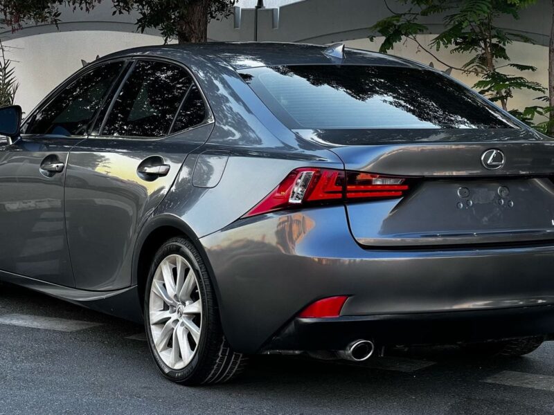 Lexus is250 2014