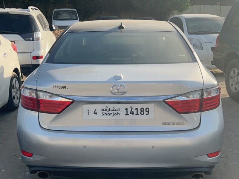 Lexus ES350 model 2013 very good condition just buy and drive