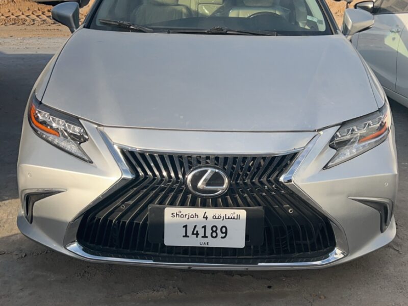 Lexus ES350 model 2013 very good condition just buy and drive